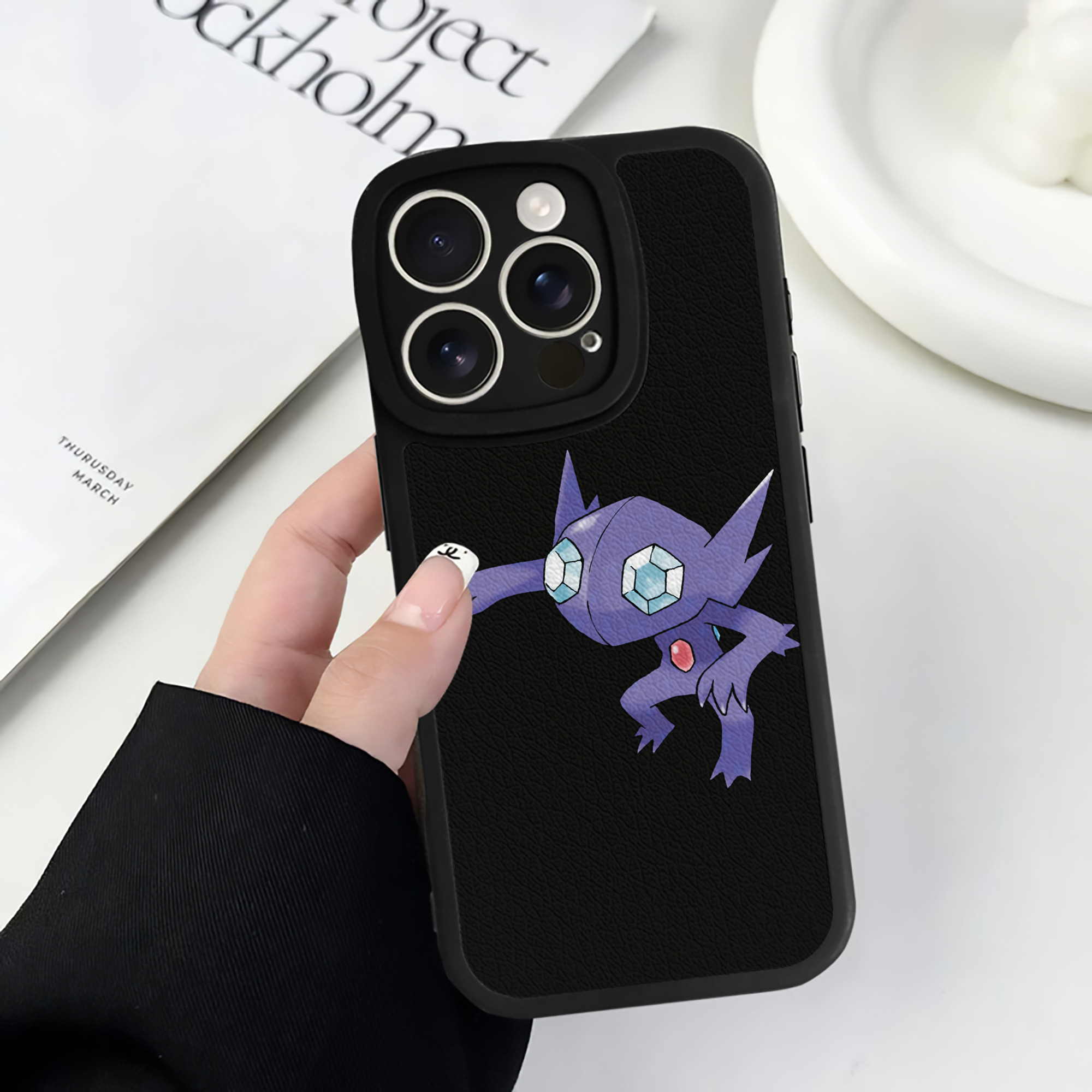 （画像用） ポケットモンスター Pokémon 【iPhone 16シリーズ対応】シリコンスマホケース（レザー調） 材質：シリコン